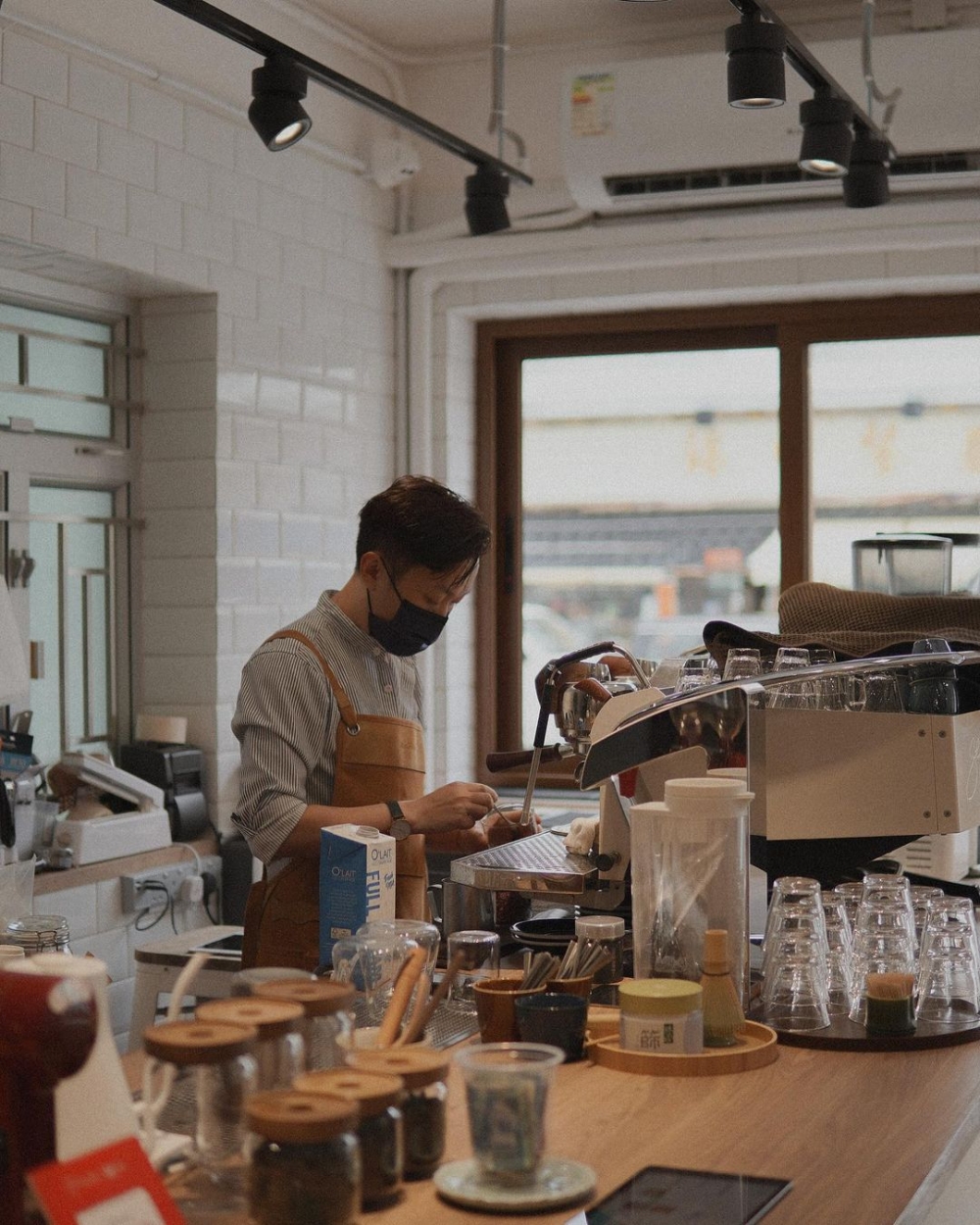 遠離市中心的地方,落在一條寧靜的街道上。