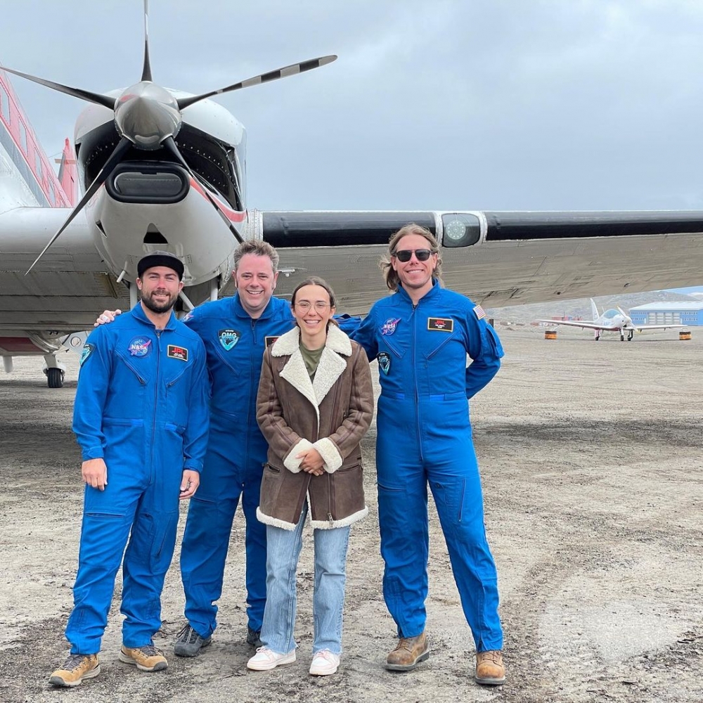 在旅程中,她也遇到了許多有趣的人並留下合影。