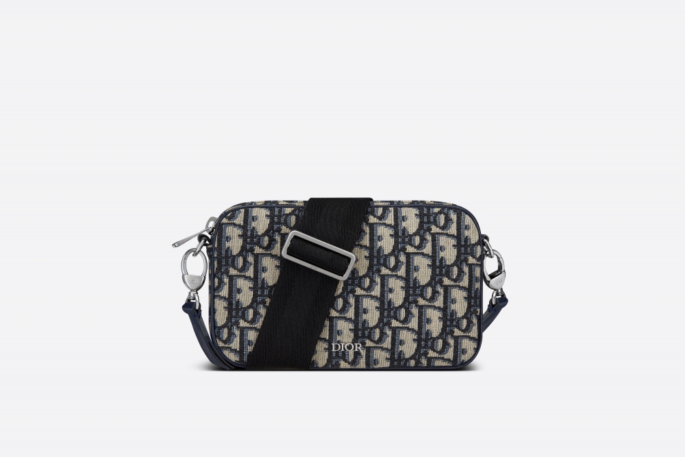 優雅的線條注入Dior Oblique提花。