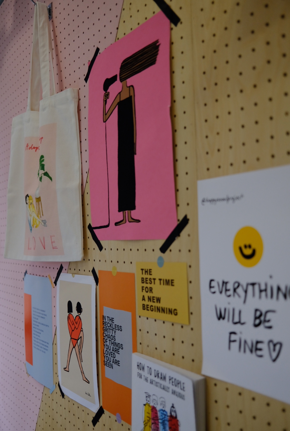 墨指先生自己親手印刷的作品為主調擺設。