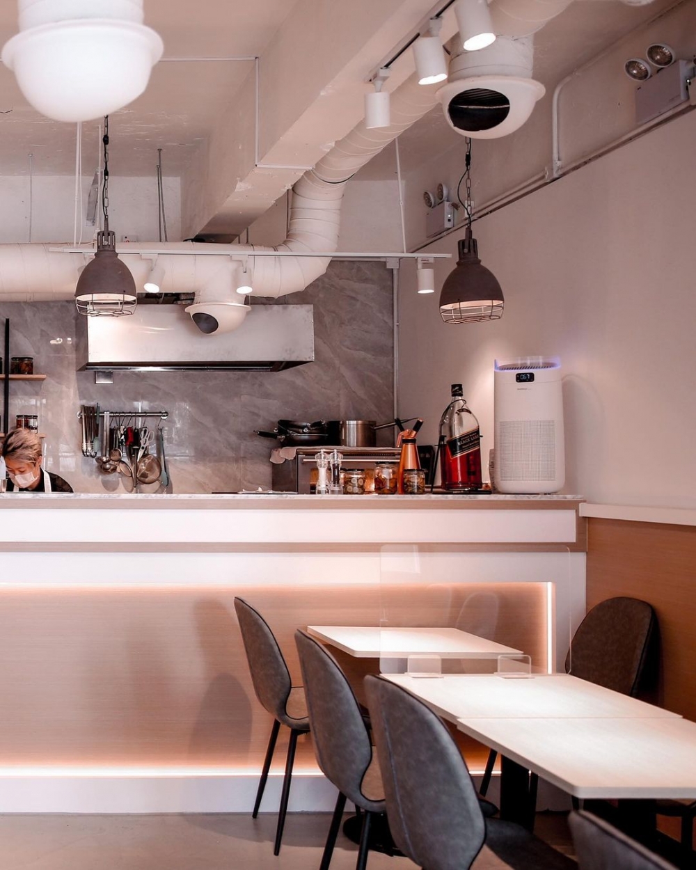 一踏進餐廳就會迎面而來的摩登氛圍吸引。