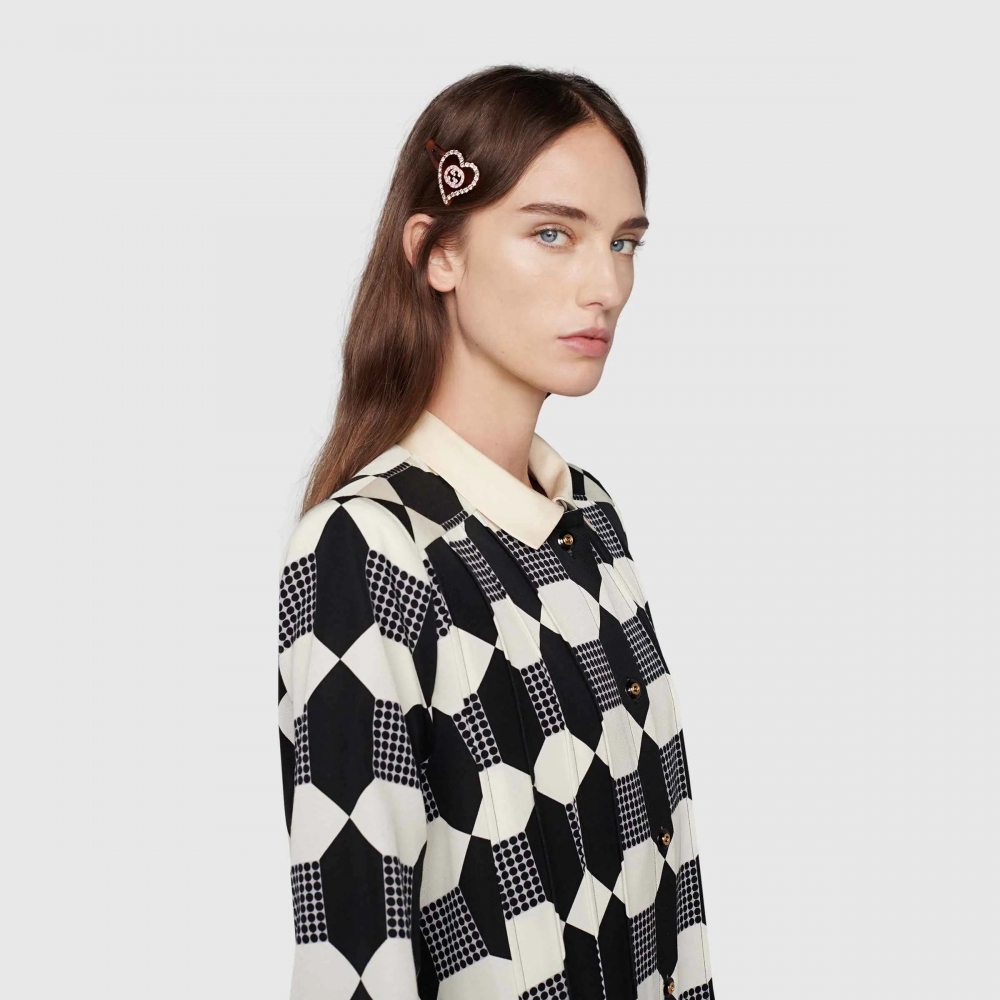 俏皮又高級的髮飾,成為特別打扮日子中的完美配件。