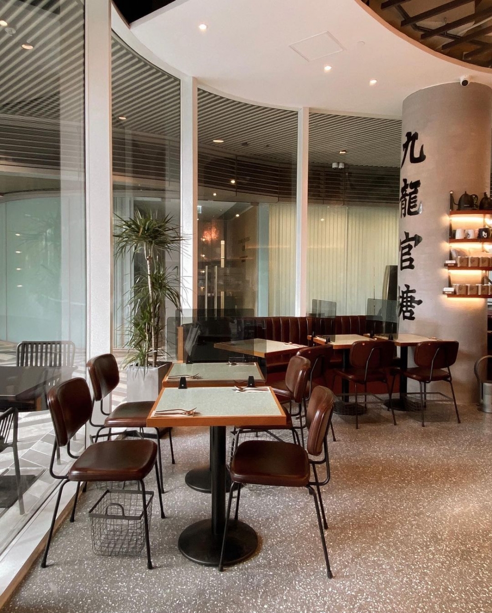 店內有著新舊交錯的時髦感。