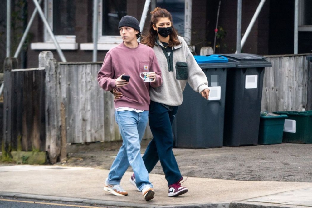 他與Zendaya近日被捕捉在倫敦與家人相聚。