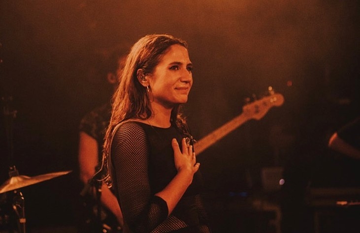 你能透過她的表演感受到她對於音樂的熱愛。