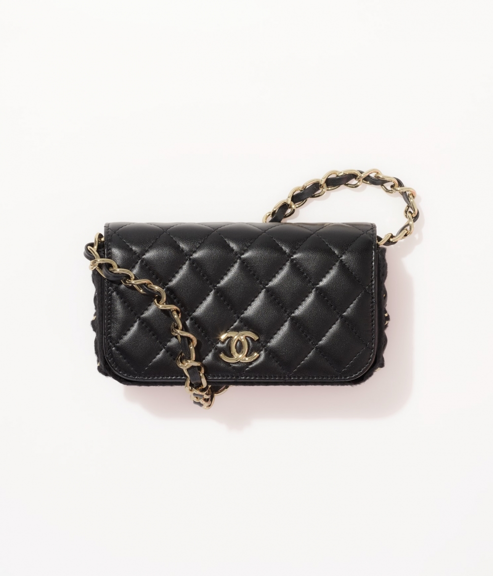 CHANEL Flap Phone Holder,菱格紋美的令人無法招架。