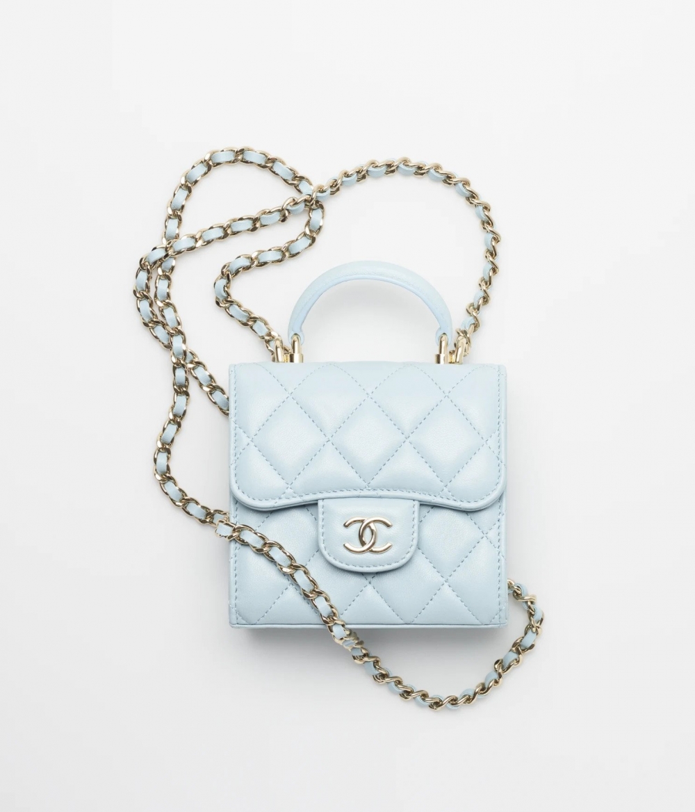CHANEL Clutch With Chain勾起女人夢幻之心。