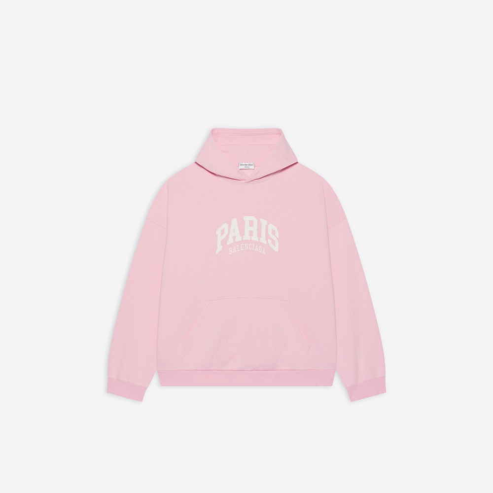 百搭Balenciaga衛衣為造型增添時髦。