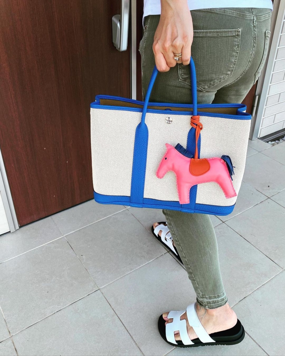 你也能選擇帆布的材質，有不同的質感。