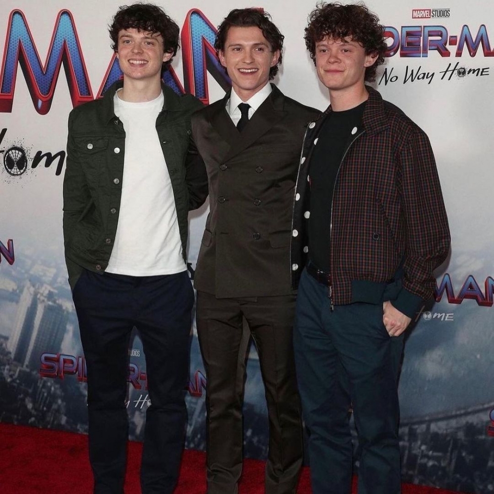 Tom Holland是家中的長子，並有三個弟弟。