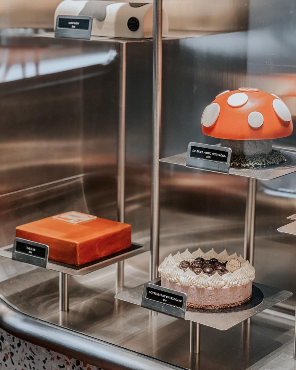 店內還有販售蛋糕，讓你能帶回家品嚐。