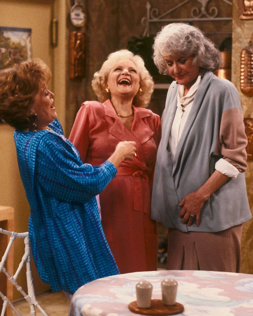 Betty White由1985年起出演經典喜劇《黃金女郎》,憑該劇讓她在美國成為家喻戶曉的人物。