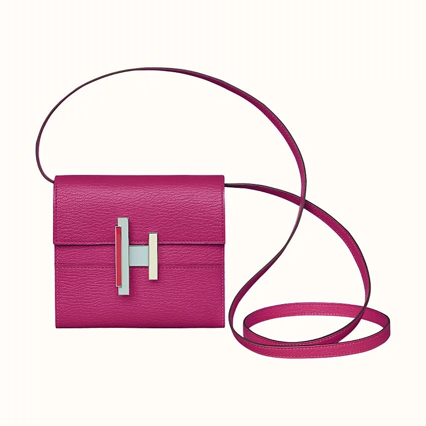 Hermès Cinhetic Mini Wallet配有鍍鈀金屬H字開合扣。