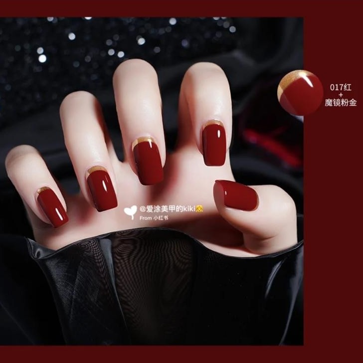 紅金配色的美甲流露出傳統農曆新年的喜氣感。