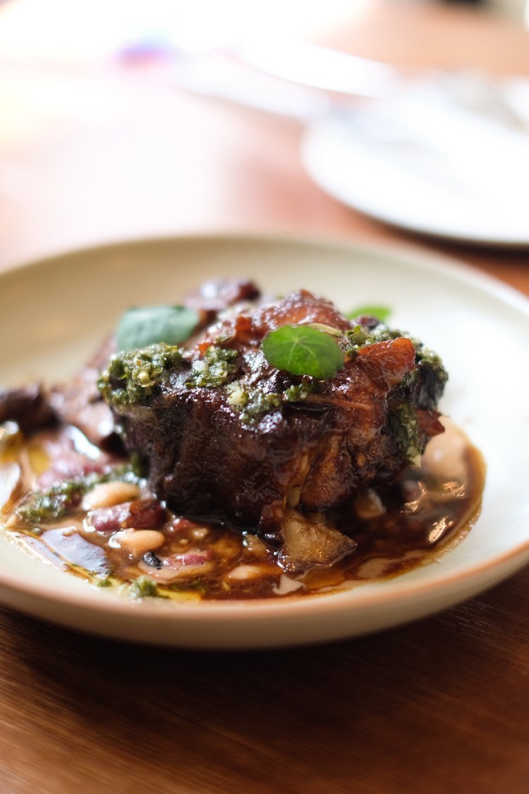Oxtail燴牛尾。