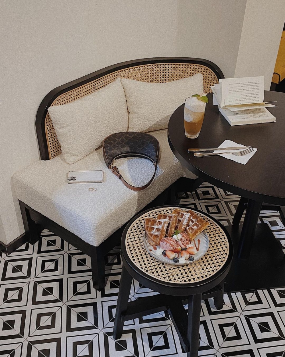 店內食物以輕食為主,外香脆內鬆軟的士多啤梨冰淇淋華夫餅都是滿足一頓的好選擇。