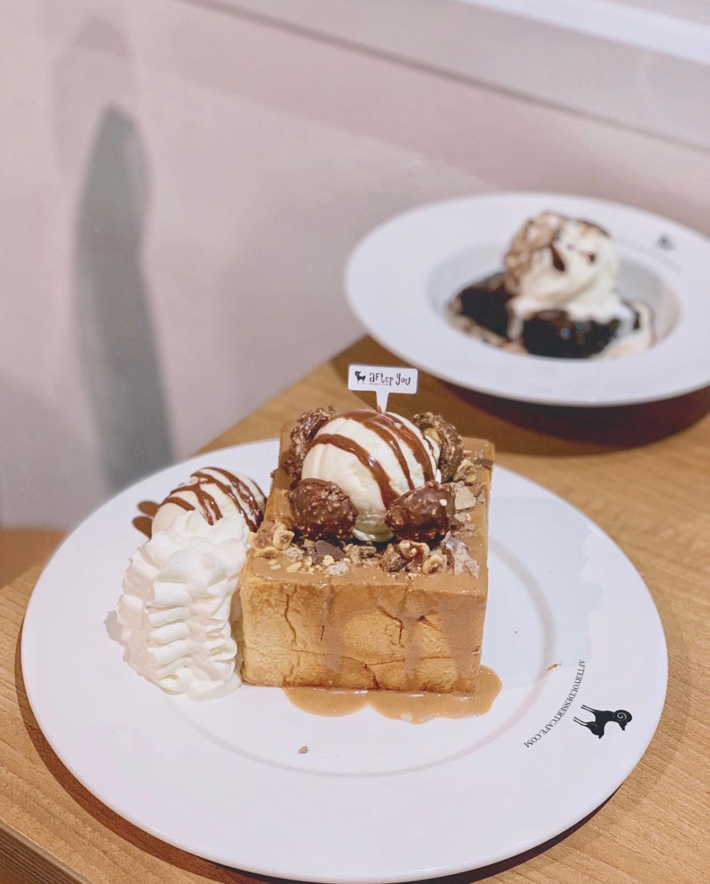 除了招牌刨冰之外，還有提供蜜糖吐司、無花果布甸蛋糕等能盈滿內心的甜品。