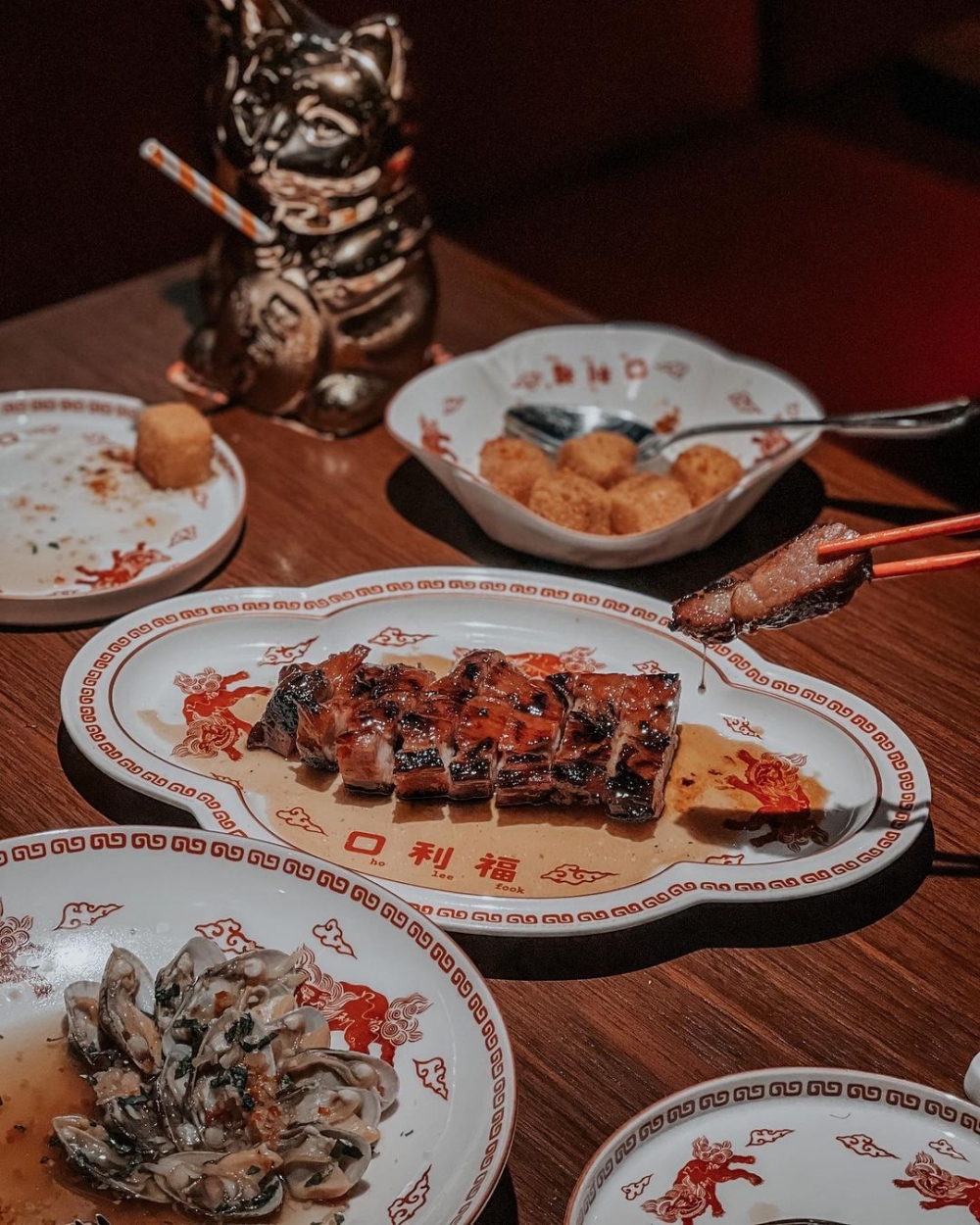 在摩登的空間中用餐，品嚐美味的餐點更是讓人享受。