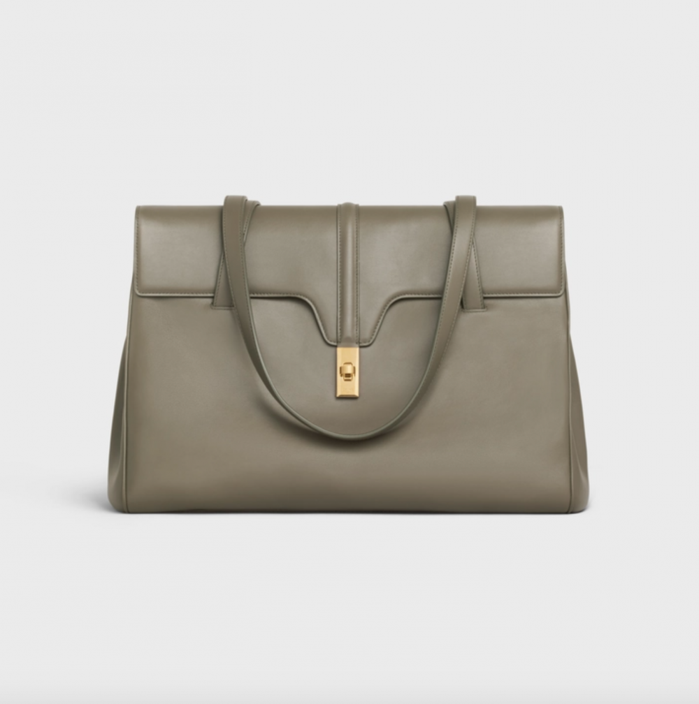 大容量的Large Soft 16 Bag in Smooth Calfskin Army Green,是上班族的時髦手袋款式。
