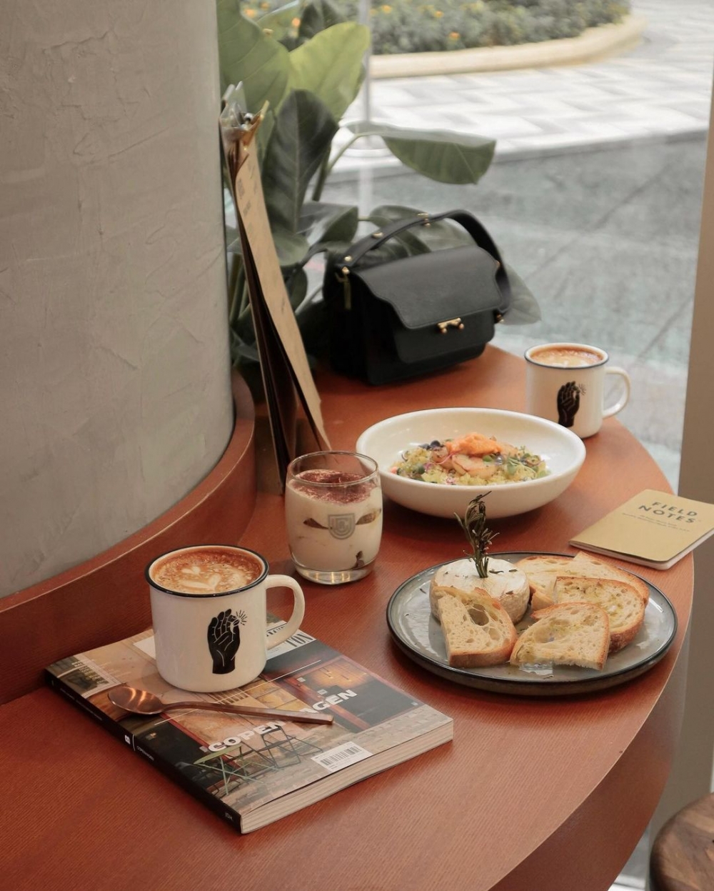 店內洋溢著咖啡的香味，不經讓人陶醉在其中。