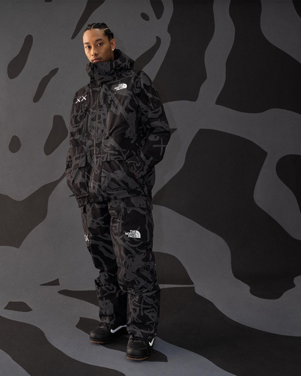 稍早登場的The North Face XX Kaws,兩大品牌的象徵再次經典呈現。