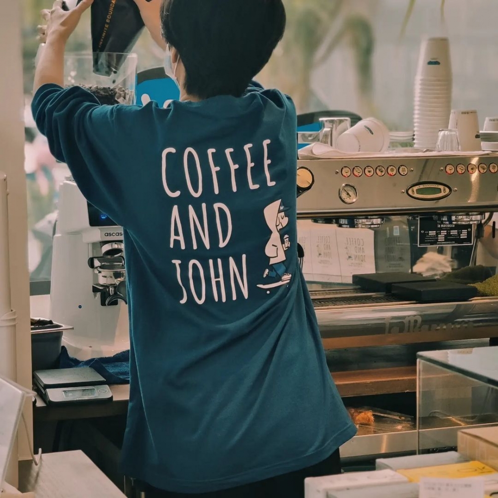 COFFEE AND JOHN亦有提供咖啡飲品,基本的美式、焦糖拿鐵、卡布奇諾等選擇。