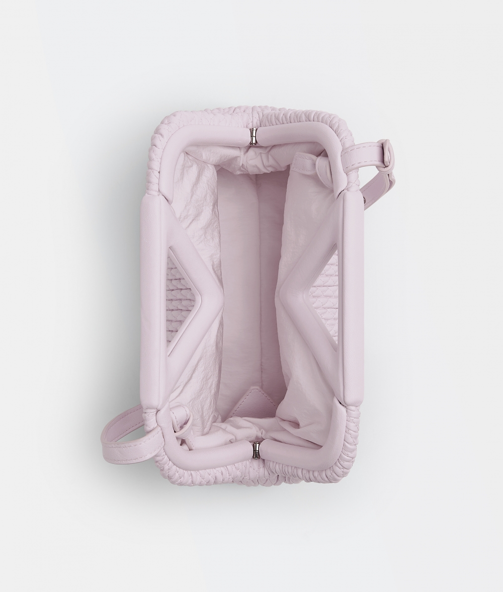 清爽又摩登的氣息，恰好呼應新年的愉悅心情。