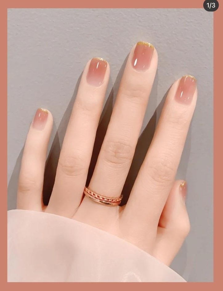 換上金色線，添上華麗貴氣。