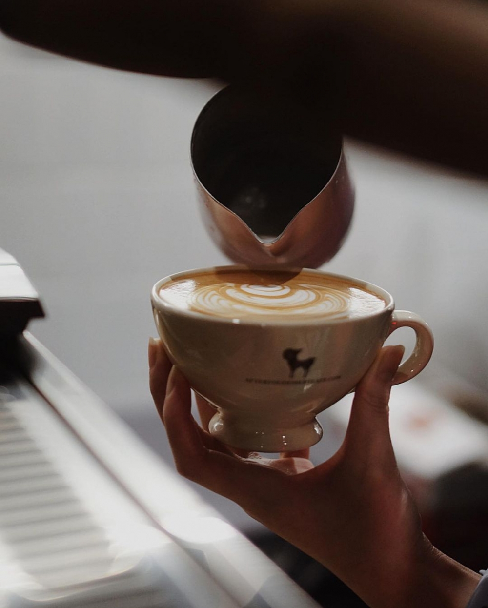 飲品多種選擇，拿鐵、泰式奶茶、粉紅檸檬梳打都是不錯選擇。