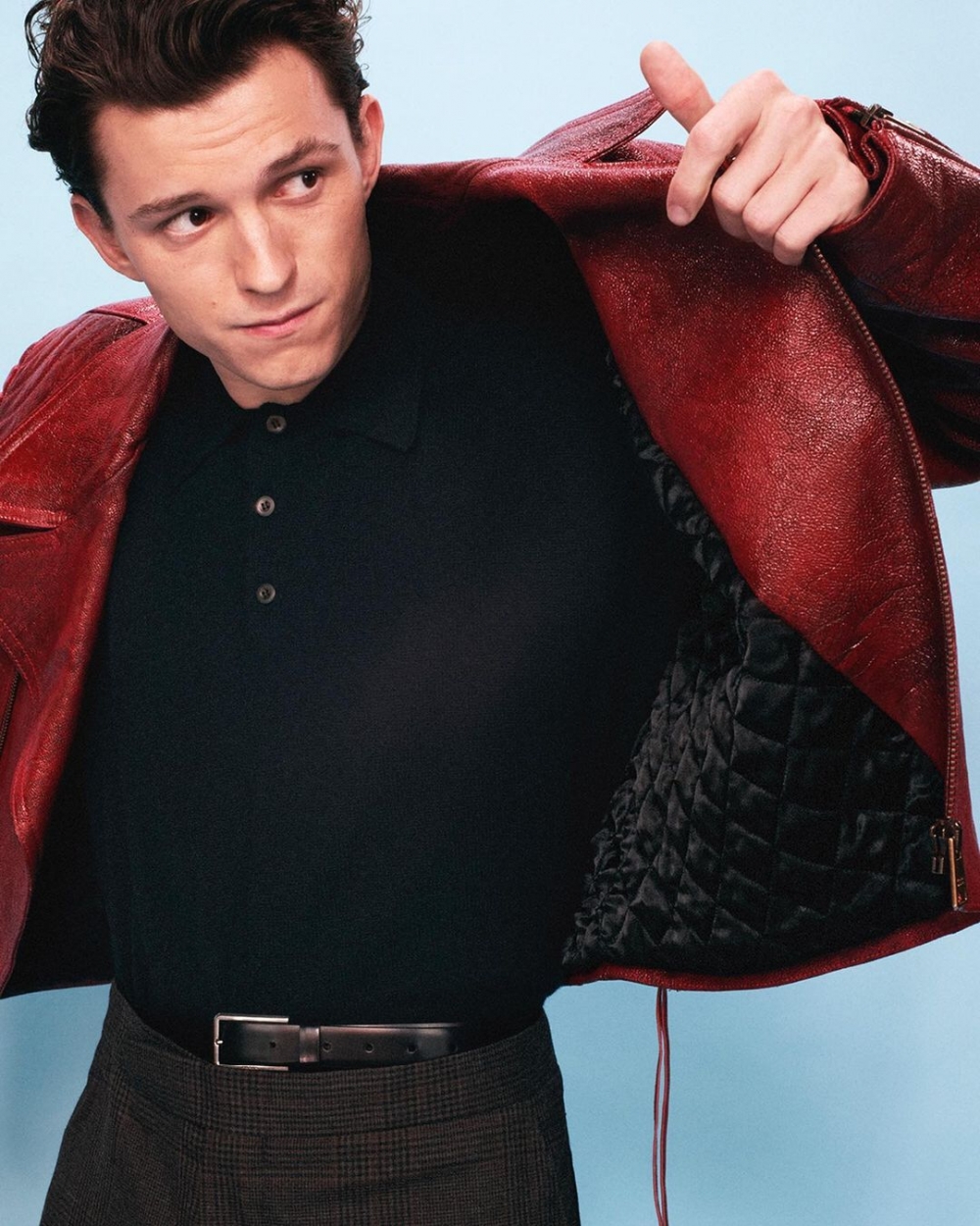 他在為Prada拍攝的全新形象照中展現迷人氣質。