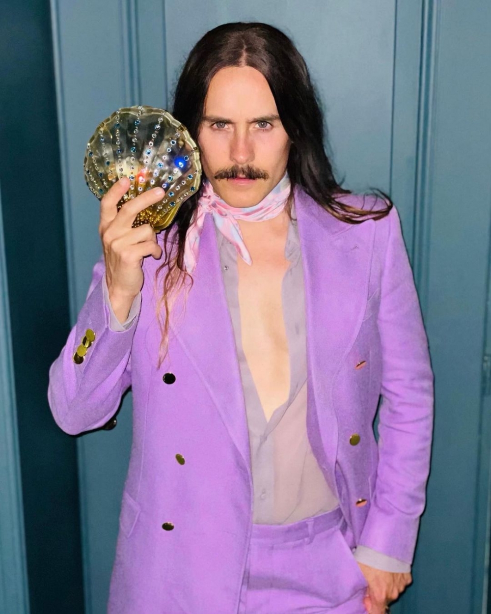 Jared Leto的獨特迷人氣質與Gucci的復古華麗美學不謀而合。