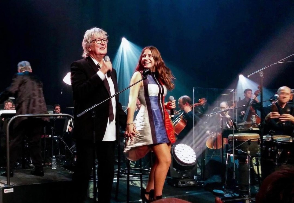 她與父親都在音樂領域展現了才華。