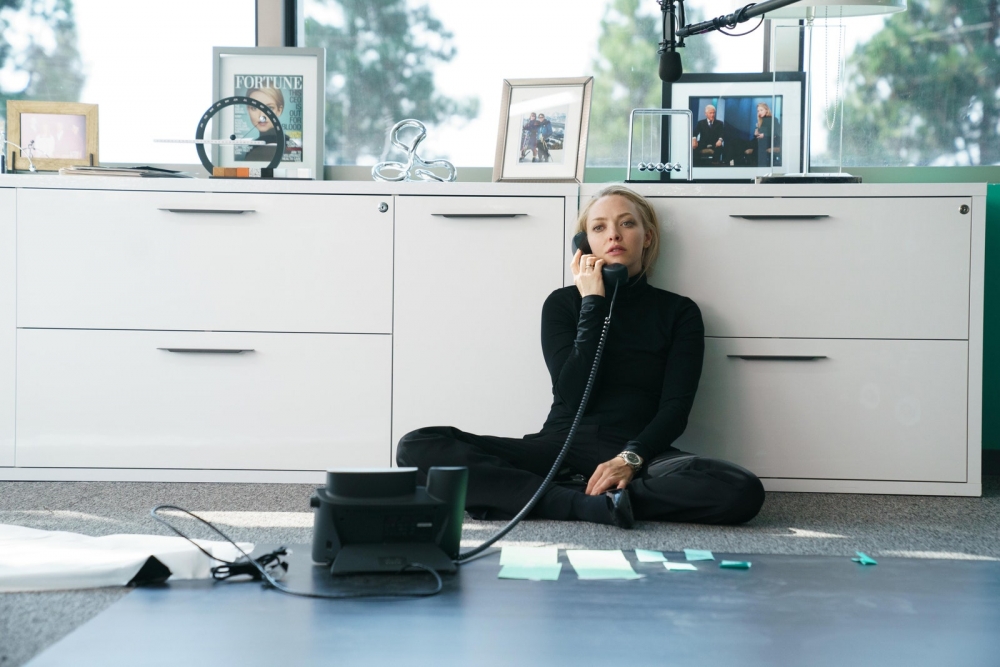 女星Amanda Seyfried詮釋Elizabeth Holmes的影集《The Dropout》(輟學生)。