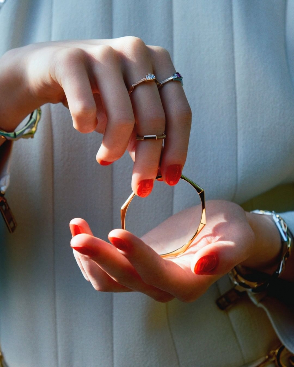 帶點糖果色系感的紅調，賦予女生可愛氣息。