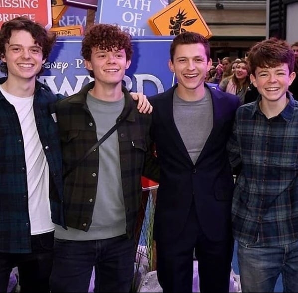 四兄弟的感情相當融洽，都會出席哥哥的電影首映會。