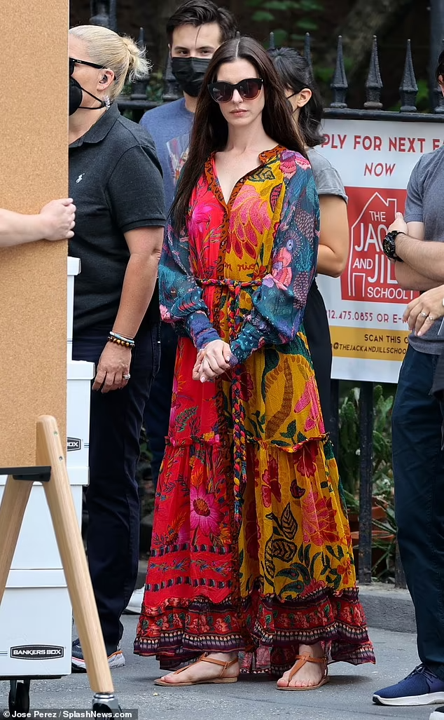這次在劇中能看見Rebekah Neumann的70年代風格。
