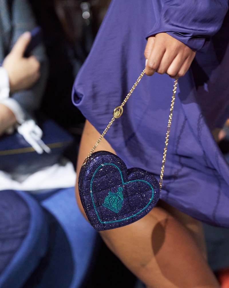 回顧到Lanvin Spring-Summer 2022大秀中,不停綻放優雅的愛心手袋。