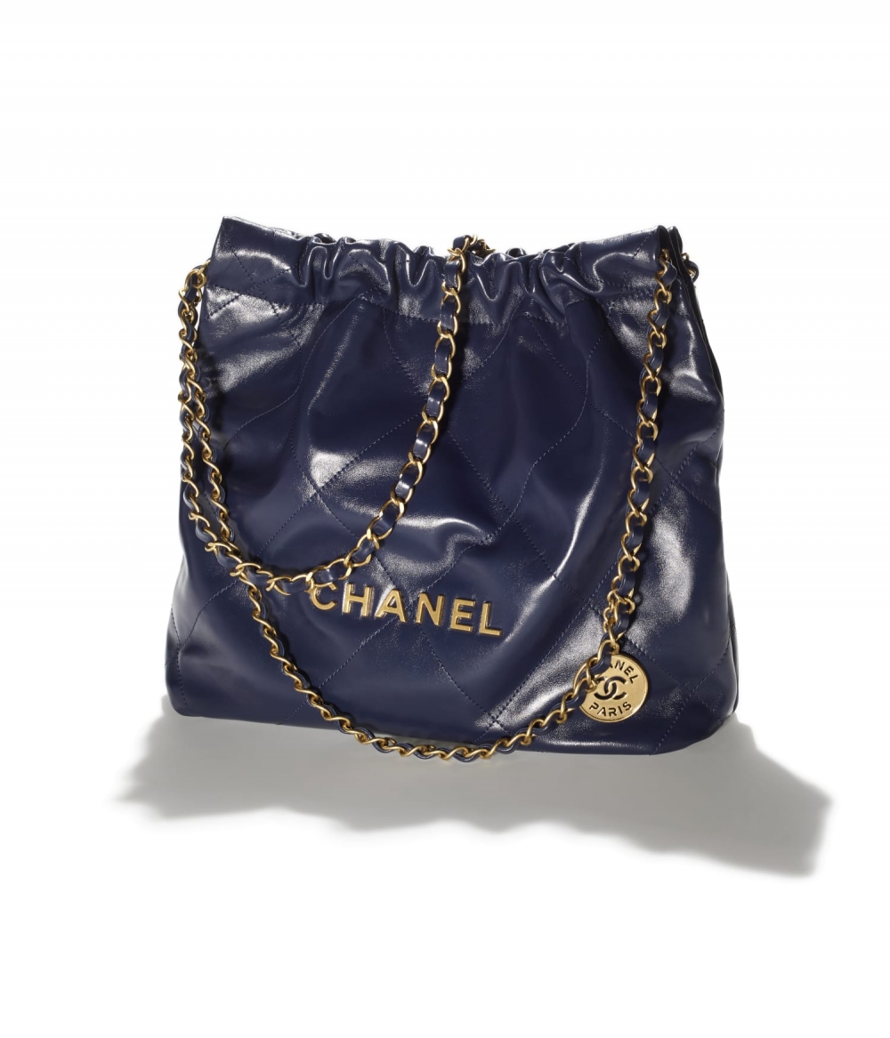 海軍藍色CHANEL 22 Bag,精緻而實用。