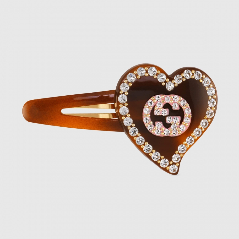 Gucci Hair Clip With GG And Heart Detail以心形輪廓設計。