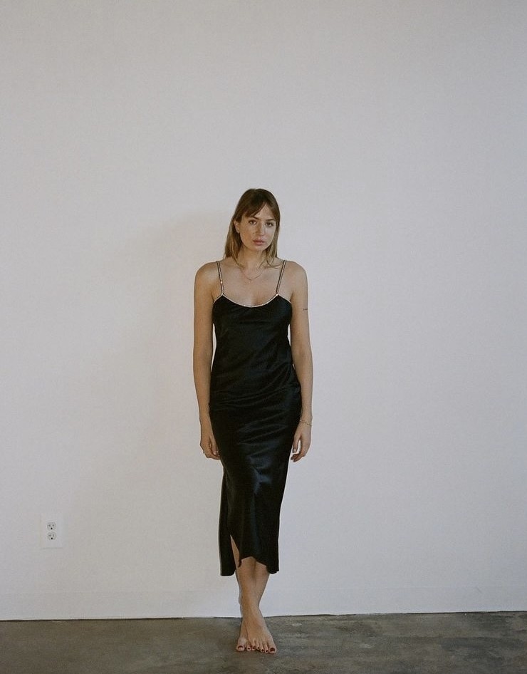 微表示一點性感，又不失法國女人的內斂優雅。