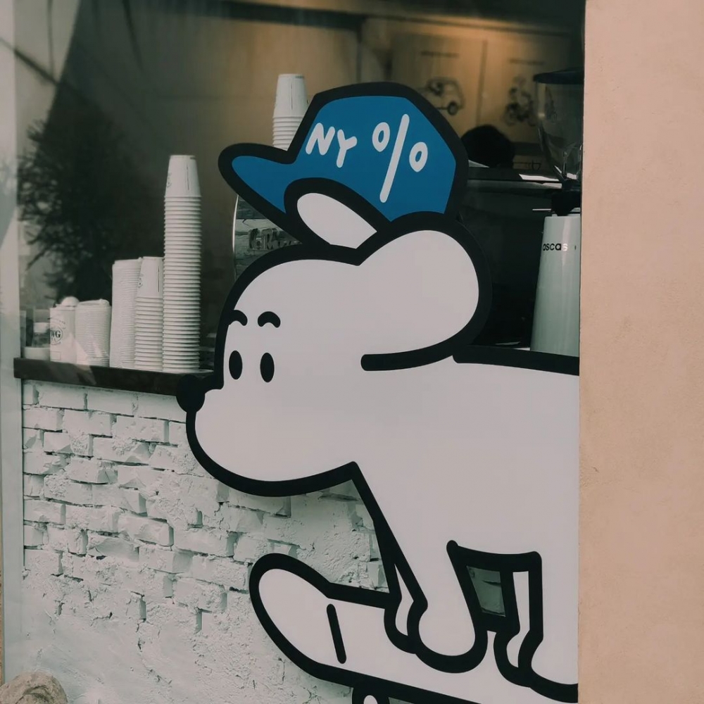以JOHN為主角,結合美國、日本的文化、音樂開設首間咖啡店COFFEE AND JOHN。