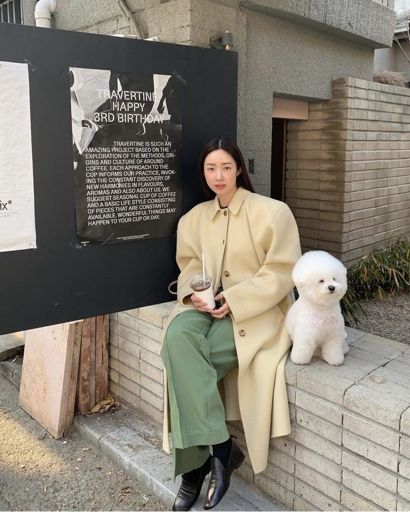 溫柔的鵝黃、飄逸浪漫的果綠色。