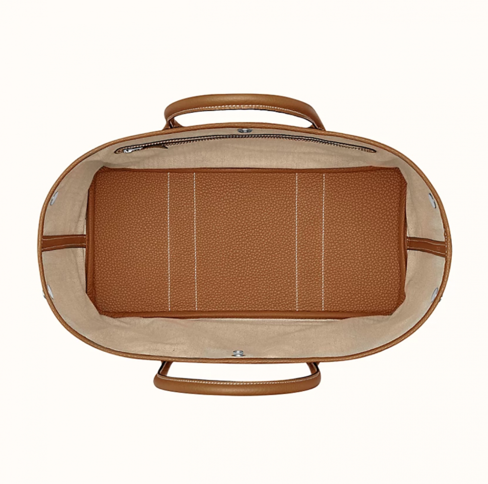 袋身有著相當足夠的收納空間。