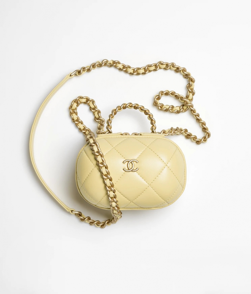 CHANEL Vanity With Chain黃色強調本季的復古奢華。