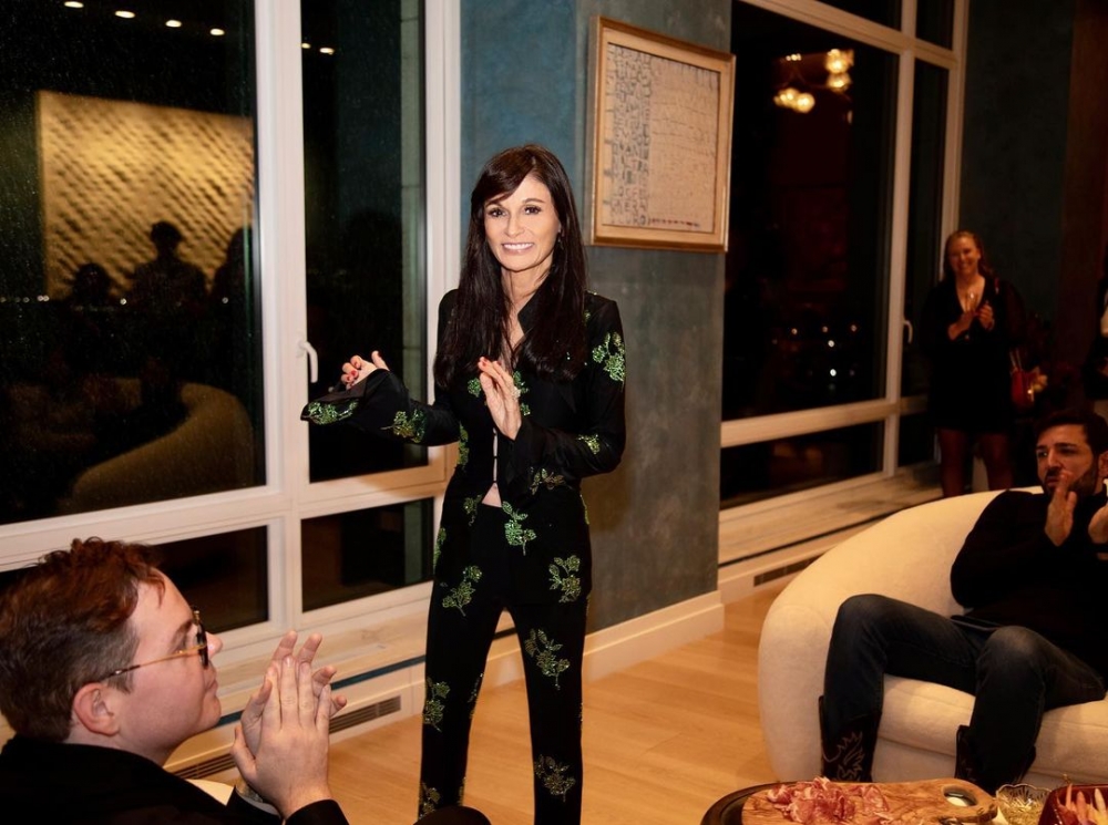 許多人都是因為Netflix影集《My Unorthodox Life》認識她。