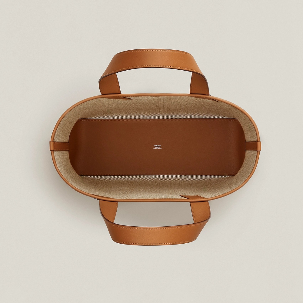 托特手袋的輪廓外型，內部配有1個主隔層。