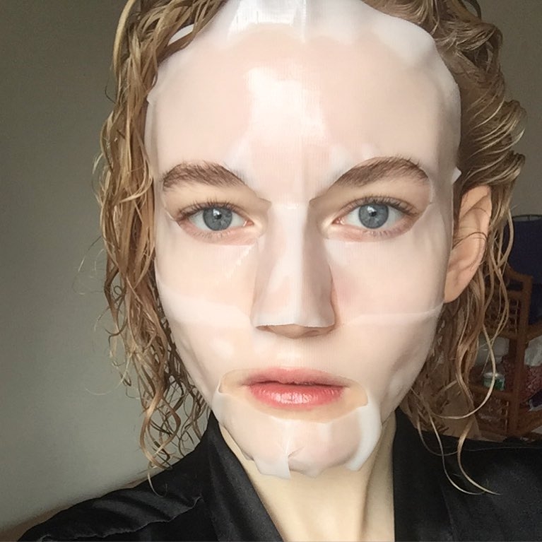 Julia其中一招保養術就是密集式面膜修護。