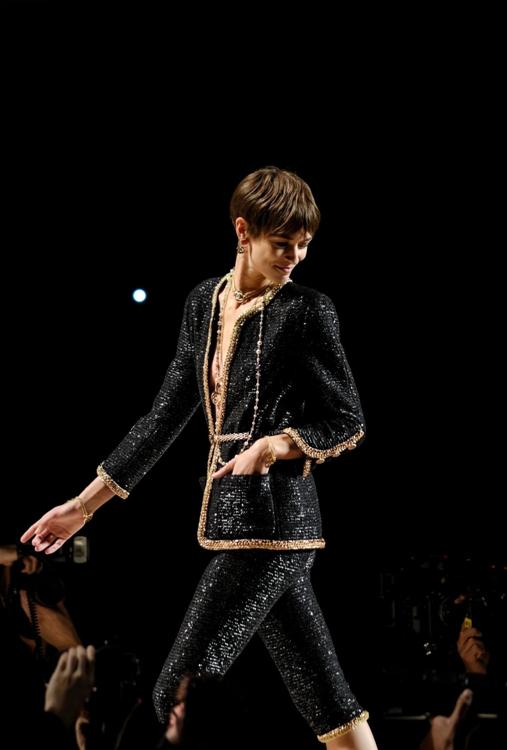 CHANEL2022SS充斥迷你愛心廓形的耳環設計充斥亮點！