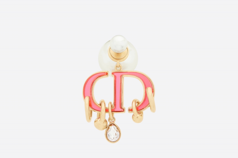 Dior Tribales Earrings切面水晶鑲嵌在金屬圓環。