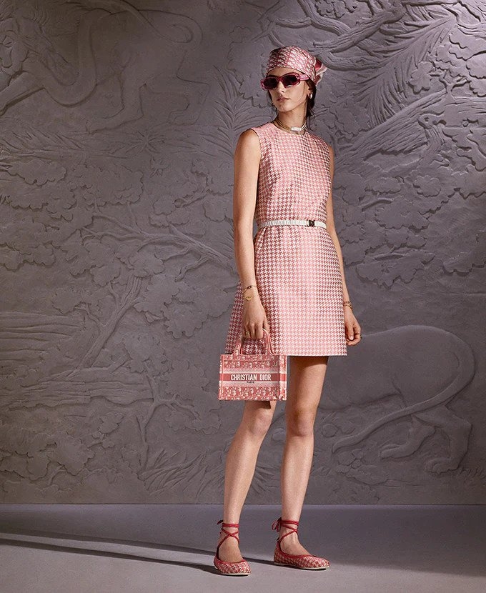 尋覓藏在Dior、CHANEL、LOEWE、Maison Margiela等品牌的芭蕾舞鞋。